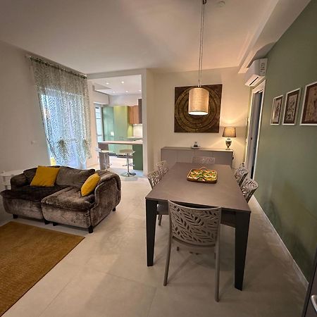 La Villa Desenzano Rooms Desenzano del Garda Esterno foto
