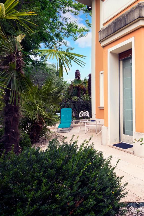 La Villa Desenzano Rooms Desenzano del Garda Esterno foto