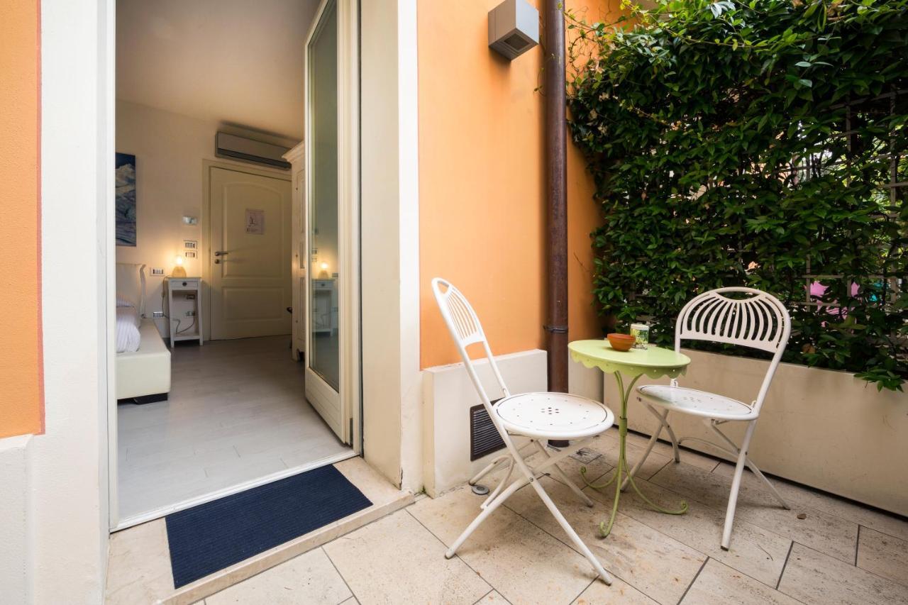 La Villa Desenzano Rooms Desenzano del Garda Esterno foto