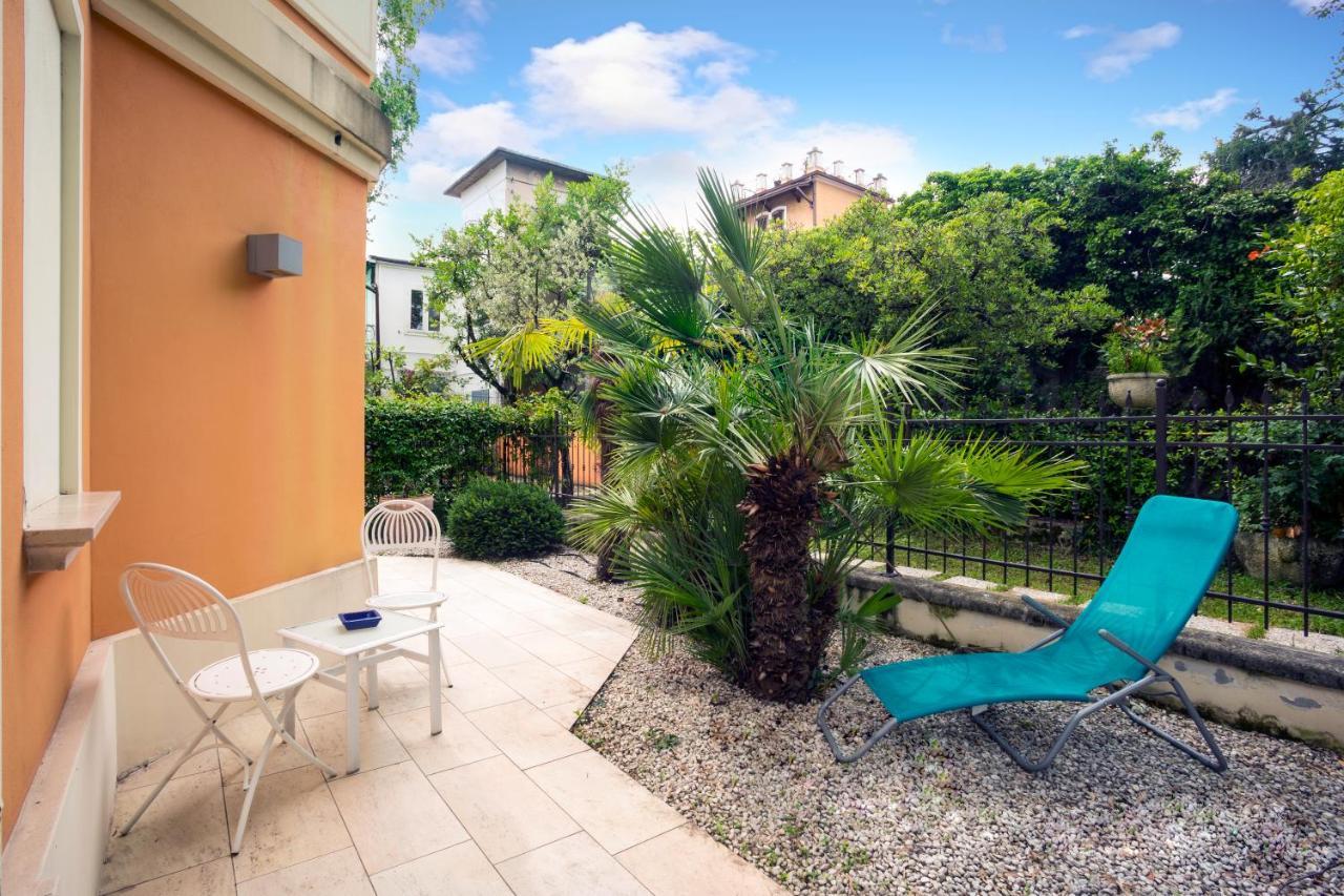 La Villa Desenzano Rooms Desenzano del Garda Esterno foto